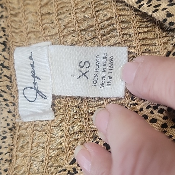 Japna Size XS Tan Black Animal Print Smocked & Ruched Flutter Sleeve V-Neck Top - Picture 10 of 10